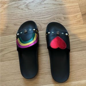 Gucci leather pool slides